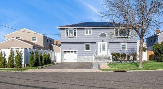 Photo of 118 Stillwater Ave, Massapequa, NY 11758