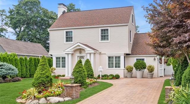 Photo of 9 Robin Rd, Manhasset, NY 11030