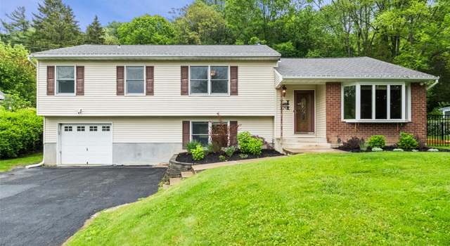 Photo of 3 Westview Dr, Poughkeepsie, NY 12603