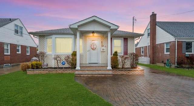 Photo of 670 6th Pl S, Garden City South, NY 11530
