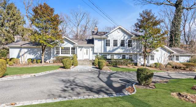 Photo of 10 Brookville Ln S, Glen Head, NY 11545