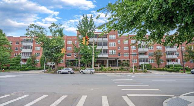 Photo of 1 Kensington Gate #208, Great Neck, NY 11021