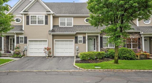 Photo of 75 Paddington Cir, Smithtown, NY 11787