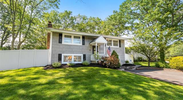 Photo of 25 Arrowhead Ln, East Setauket, NY 11733