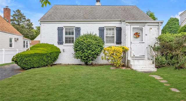 Photo of 68 Moore St, New Hyde Park, NY 11040