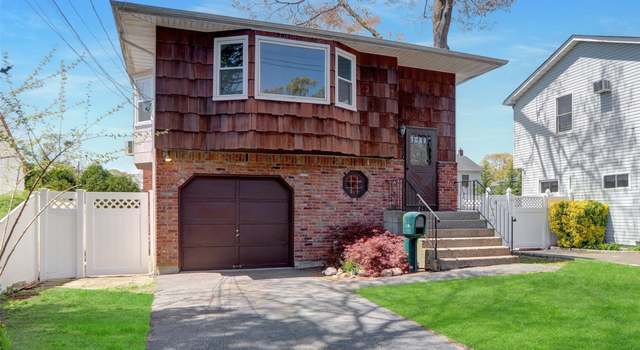 Photo of 12 Wyant Ave, Ronkonkoma, NY 11779