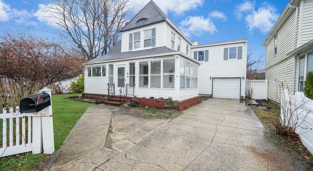 Photo of 63 E Neck Ct, West Babylon, NY 11704