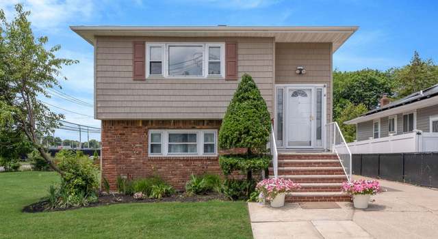 Photo of 106 Bay Ave, Ronkonkoma, NY 11779