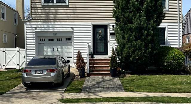 Photo of 10 Garland Ln, Valley Stream, NY 11581