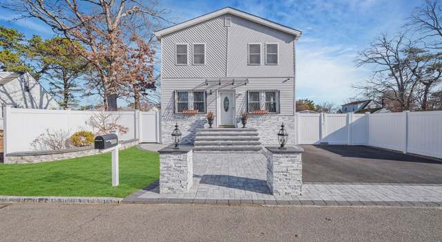 Photo of 107 S 28th St, Wyandanch, NY 11798