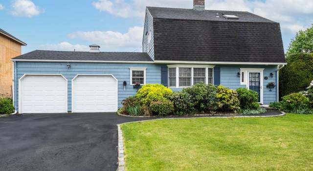 Photo of 178 Harvard St, Westbury, NY 11590