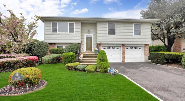 Photo of 2228 Stacey Ct, North Bellmore, NY 11710
