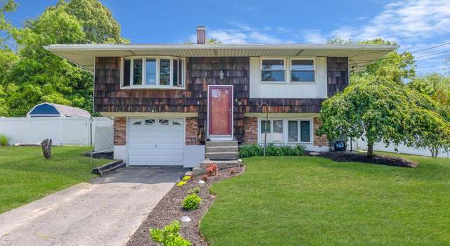 Photo of 49 Bobcat Ln, East Setauket, NY 11733