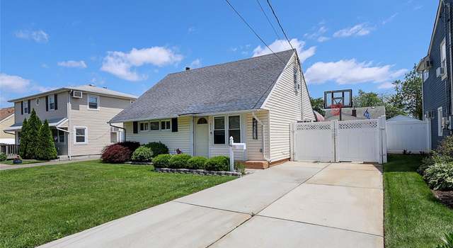 Photo of 820 Mirabelle Ave, Westbury, NY 11590