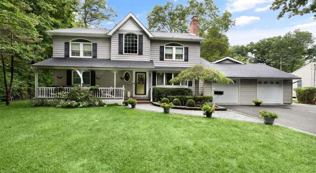 Photo of 3 Campden Ln, Commack, NY 11725