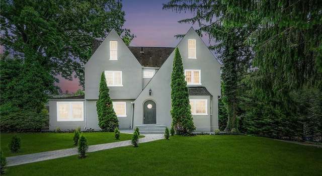Photo of 20 Coventry Ln, New Rochelle, NY 10805