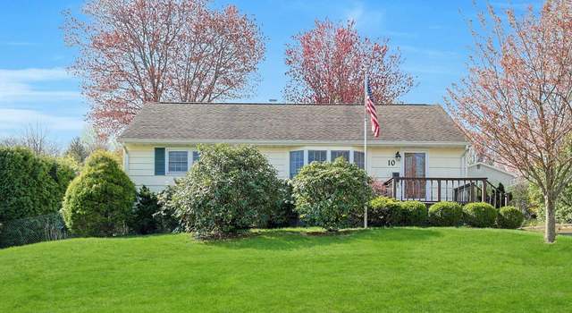 Photo of 10 Oak St, Garnerville, NY 10923