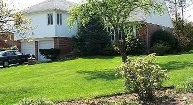 Photo of 200 Robby Ln, Manhasset Hills, NY 11040