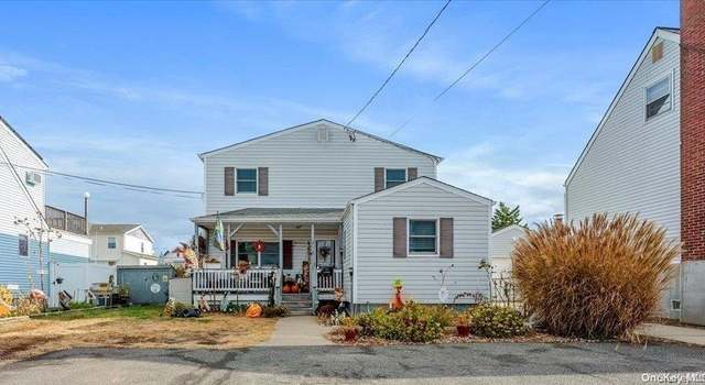 Photo of 718 S 9th St, Lindenhurst, NY 11757