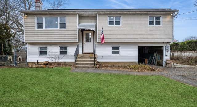 Photo of 101 Monroe St, Amityville, NY 11701