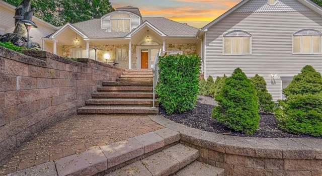 Photo of 2 Centershore Rd, Centerport, NY 11721