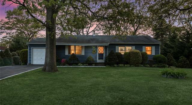 Photo of 2530 Locust Ave, Ronkonkoma, NY 11779