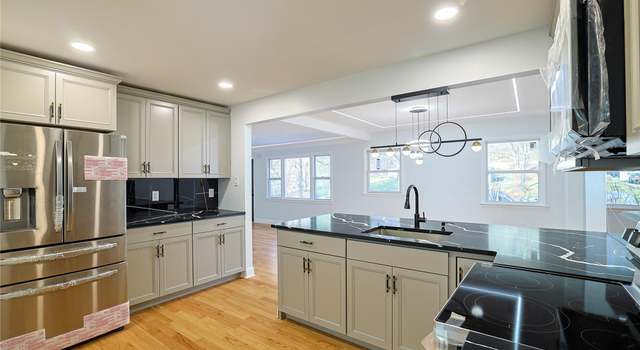 Photo of 10 Rogers Rd, Hyde Park, NY 12538