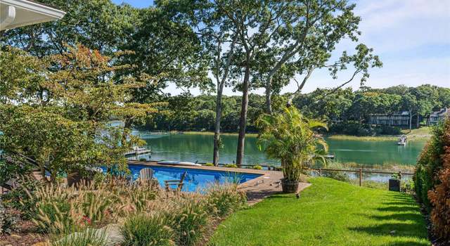 Photo of 900 Fox Hollow Rd, Mattituck, NY 11952