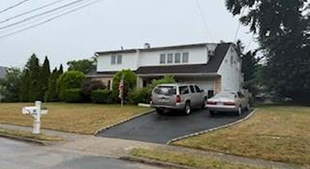 Photo of 44 Iroquois Ave, Selden, NY 11784