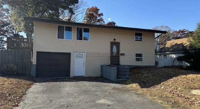 Photo of 288 Sycamore Ln, Islandia, NY 11749