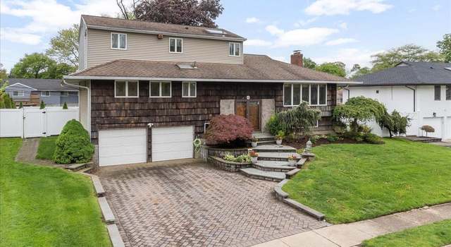 Photo of 11 Voorhis Dr, Old Bethpage, NY 11804