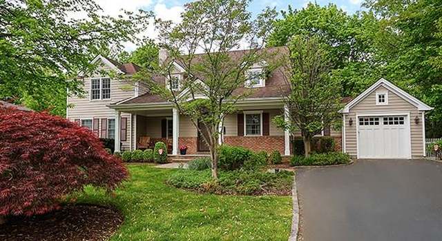 Photo of 57 Wagon Rd, Roslyn Heights, NY 11577