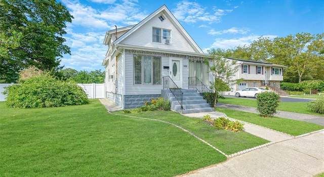 Photo of 165 Barton Ave, Patchogue, NY 11772