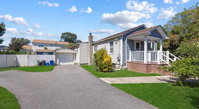 Photo of 24 Garden St, Farmingdale, NY 11735