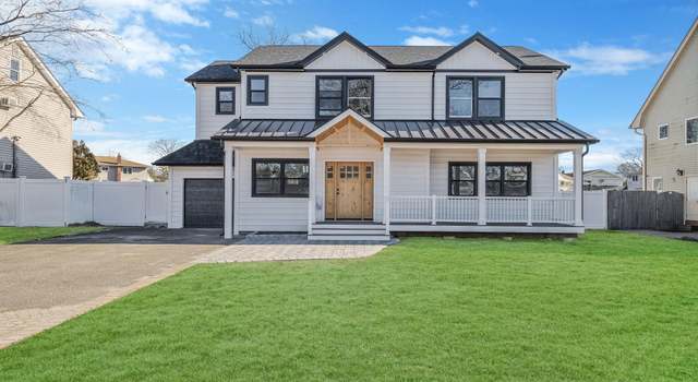 Photo of 29 Gladstone Ave, West Islip, NY 11795