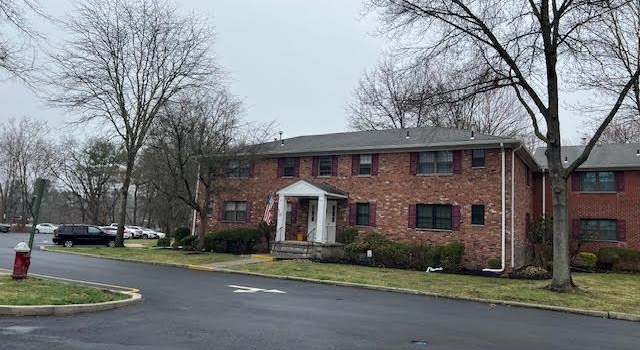 Photo of 440 A Somerset Dr, Pearl River, NY 10965