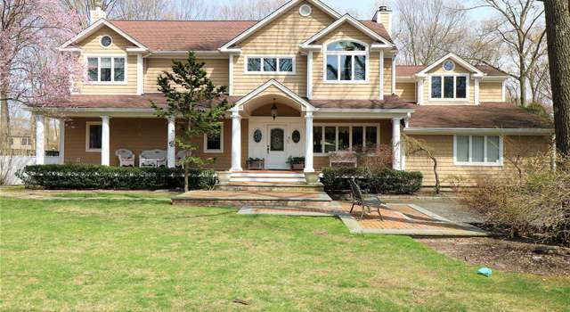 Photo of 5 Colonial Dr, Smithtown, NY 11787