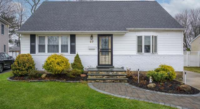 Photo of 27 Rhodes Dr, New Hyde Park, NY 11040