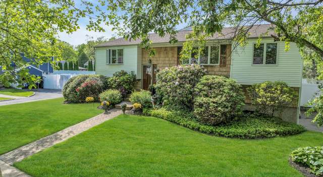 Photo of 21 Pomper Dr, East Northport, NY 11731