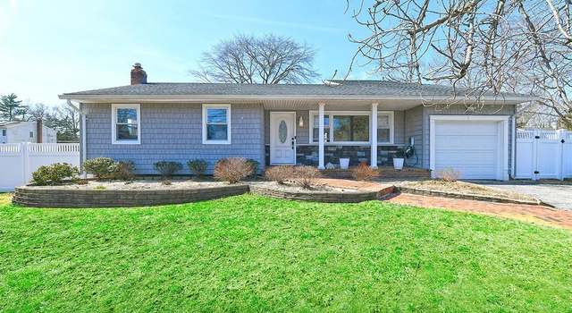 Photo of 28 Merle Pl, Deer Park, NY 11729