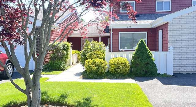 Photo of 206 Flair Ct E, Saint James, NY 11780