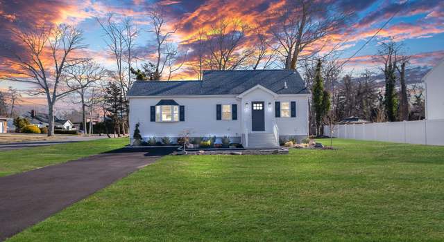 Photo of 6 Wyandotte Ln, East Islip, NY 11730