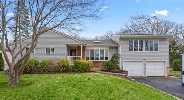 Photo of 1031 Westminster Ave, Dix Hills, NY 11746