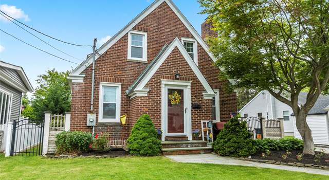 Photo of 14 Kelly Ct, Kings Park, NY 11754