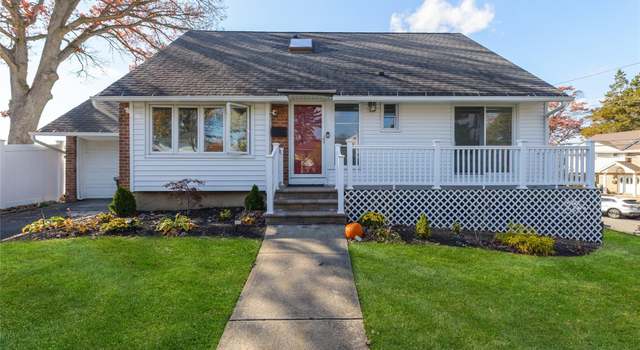 Photo of 2 5th Pl, Syosset, NY 11791