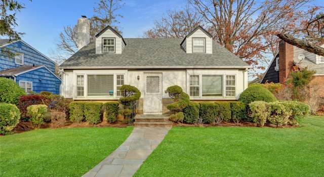 Photo of 451 Walton St, West Hempstead, NY 11552