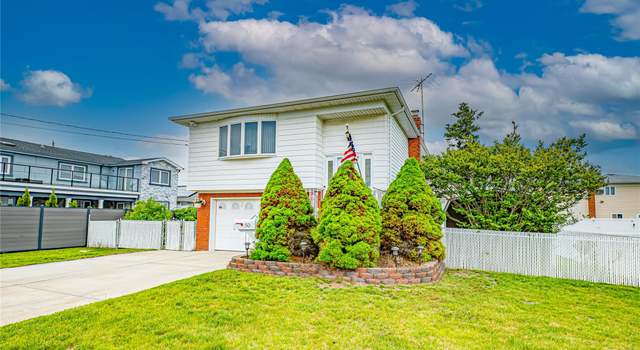 Photo of 50 West Hampton Rd, Lindenhurst, NY 11747