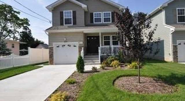 Photo of 606 Maple St, West Hempstead, NY 11552