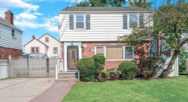 Photo of 246 Woodfield Rd, West Hempstead, NY 11552