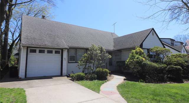 Photo of 833 Dogwood Ave, West Hempstead, NY 11552